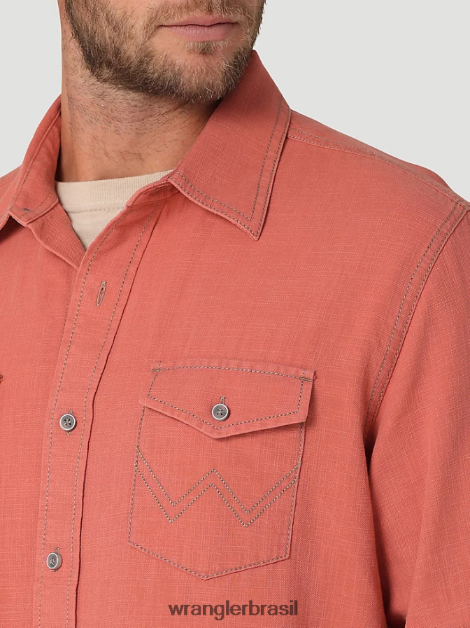 Wrangler camisa sólida retrô premium de manga comprida com botões vermelho salmão (112324852) homens roupas 00LN6N303