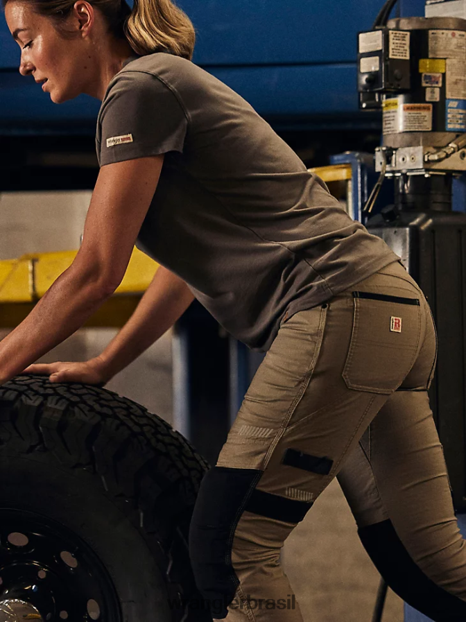 Wrangler camiseta de desempenho de manga curta riggs workwear carvão (3wf70ch) mulheres roupas 00LN6N877