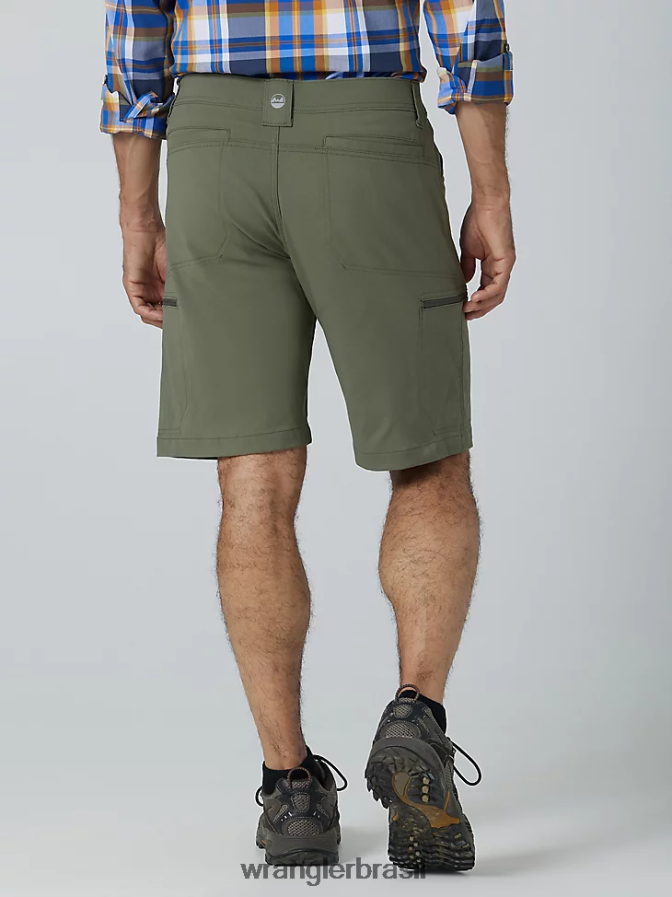 Wrangler utilitário de desempenho externo curto azeitona empoeirada (112336155) homens roupas 00LN6N606