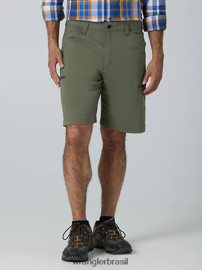Wrangler utilitário de desempenho externo curto azeitona empoeirada (112336155) homens roupas 00LN6N606